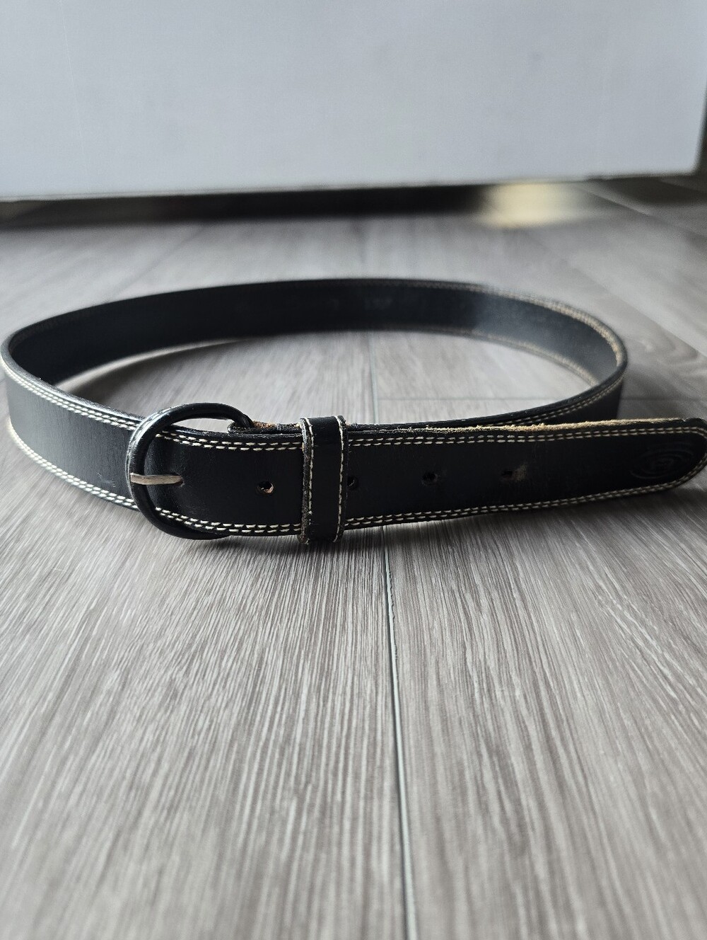 Etienne Aigner Black Leather Belt Cream Contrast Stitch Horseshoe Buckle Sz 32